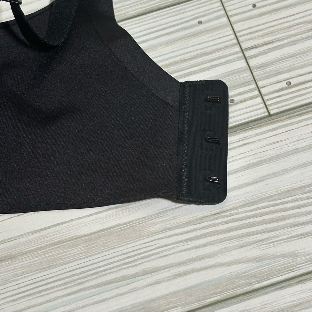 SKIMS Black Seamless Molded T-Shirt Bra - Picture 5 of 9